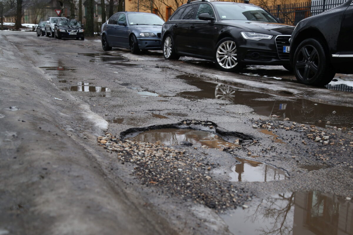 Машины без водителей ездить по Латвии будут еще не скоро