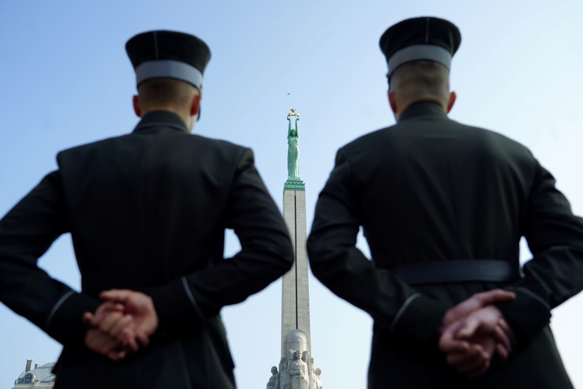 Увеличить количество военных - реальный план. Но не быстрый