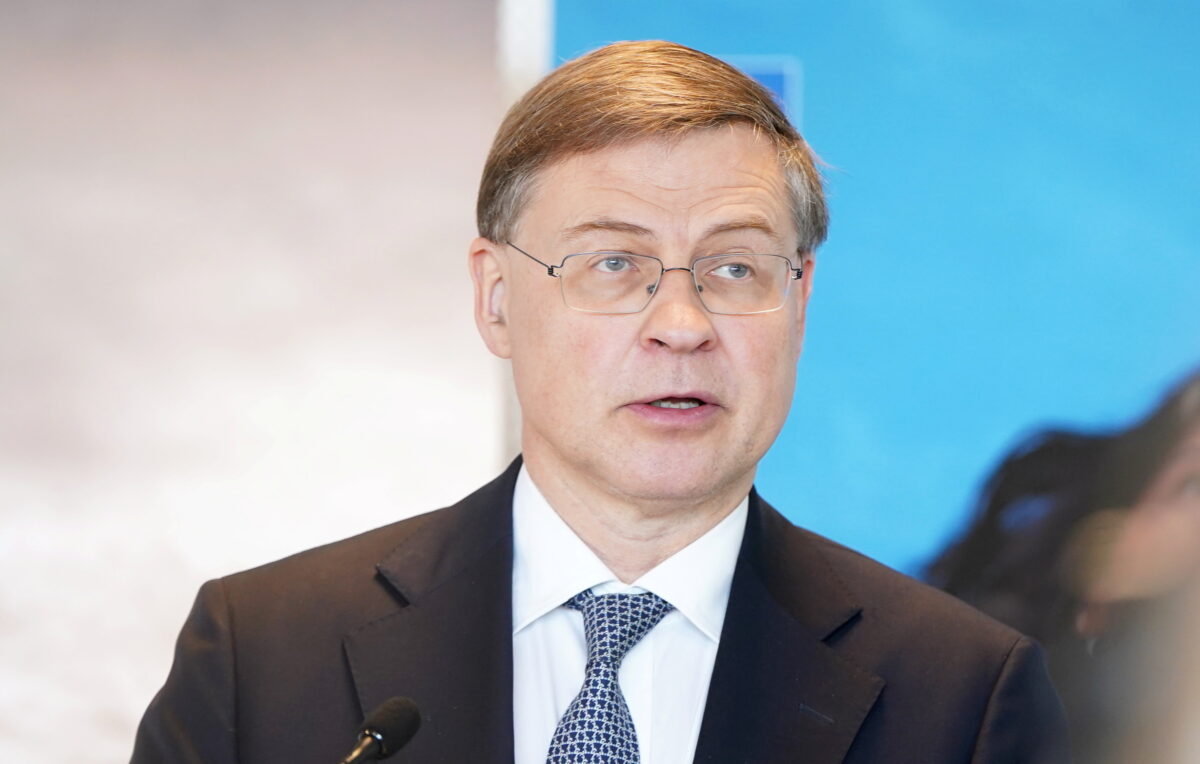 Домбровскис напланировал миллиарды для Латвии
