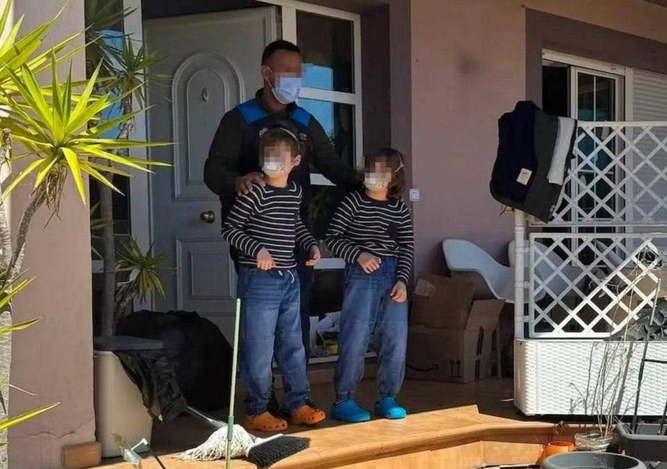 Родители 4 года держали детей взаперти