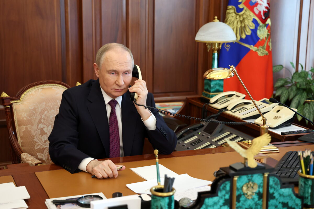 Путин поздравил Трампа с днем рождения и заодно обсудил конфликты