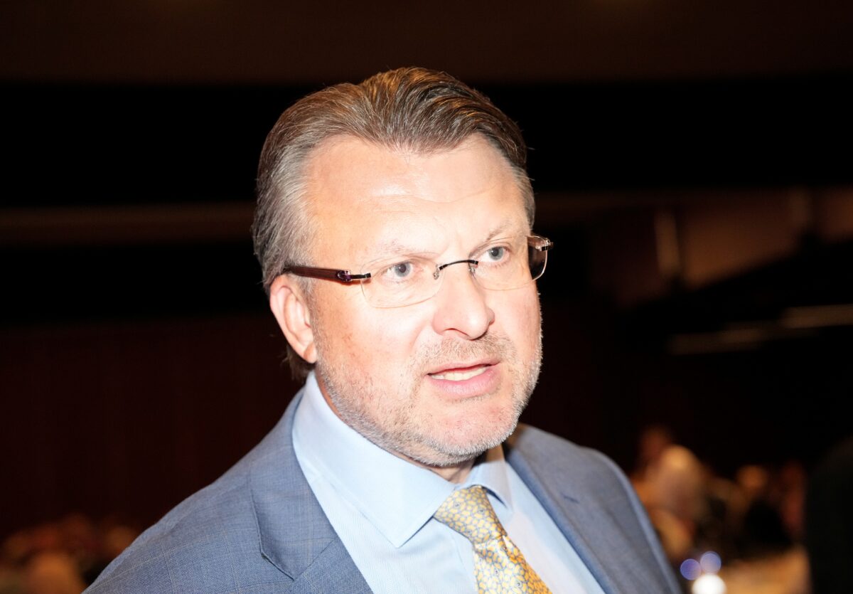 Шлесерс анонсировал кампанию, которая «выведет людей на улицы»