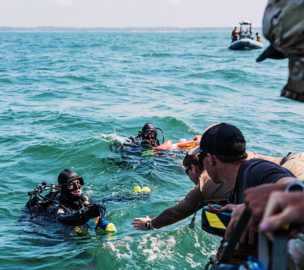 Диверсанты из Латвии вместе с американскими водолазами уничтожили боеприпасы