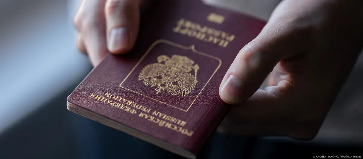 Латвия: россиян без нового паспорта здесь не ждут