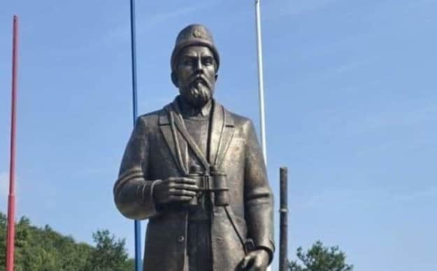 Черногория: памятник чётнику? Нефиг!
