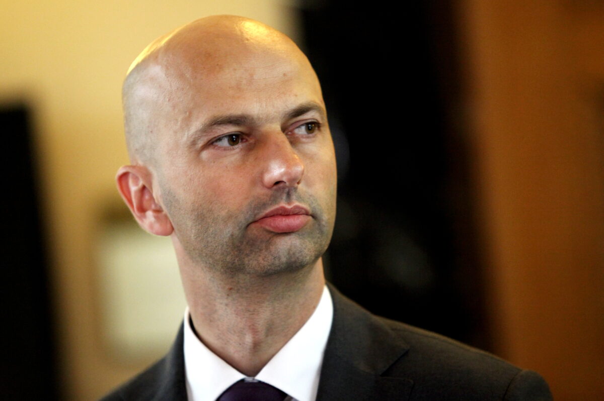 Латвия: за все траты ответит один