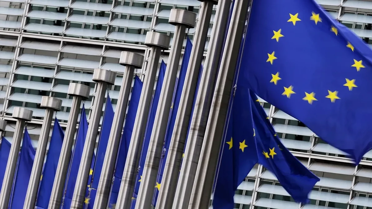 ЕС: 40 000 проездных для молодежи