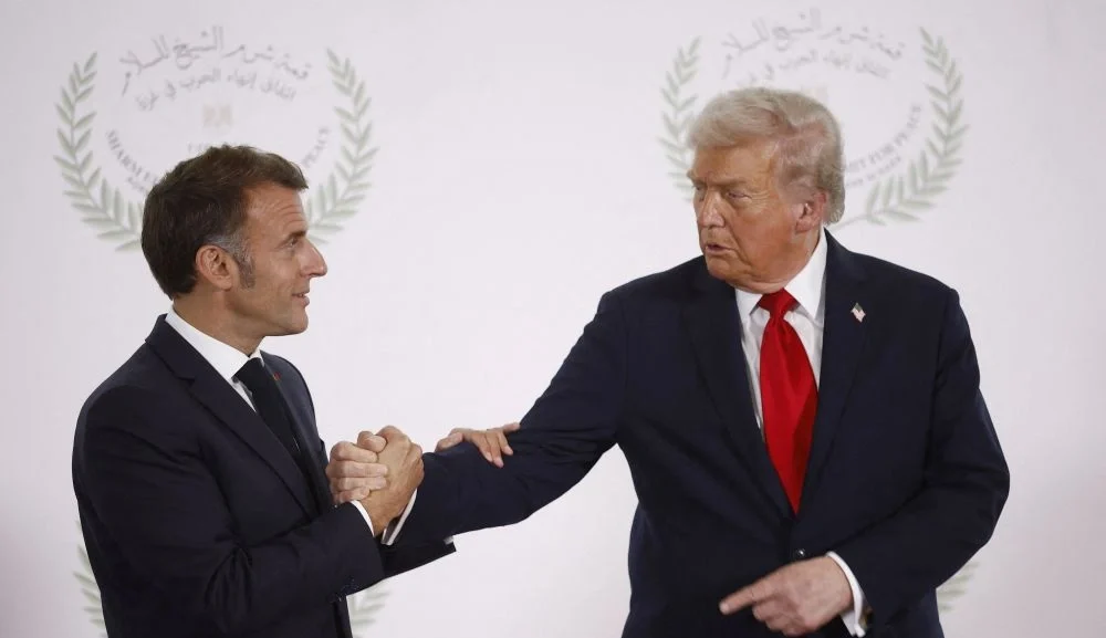 Франция: Макрон просится за стол