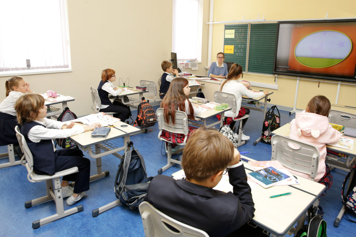 Латвия: частные школы требуют