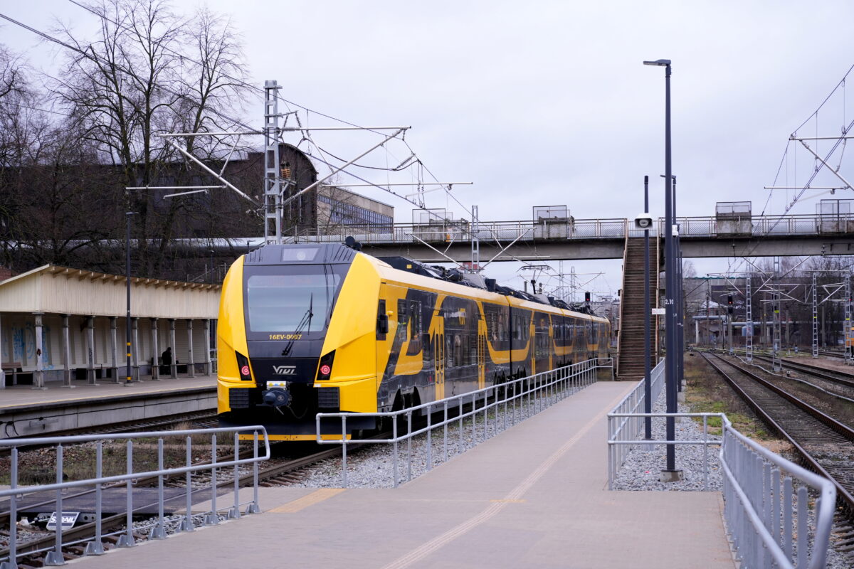 Латвия: внимание, электричку меняют на автобус – временно