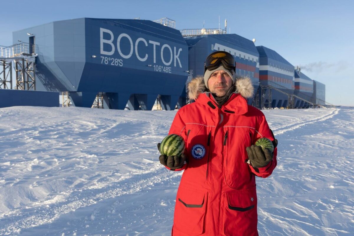 Антарктида: горит «Восток» арбузом новым