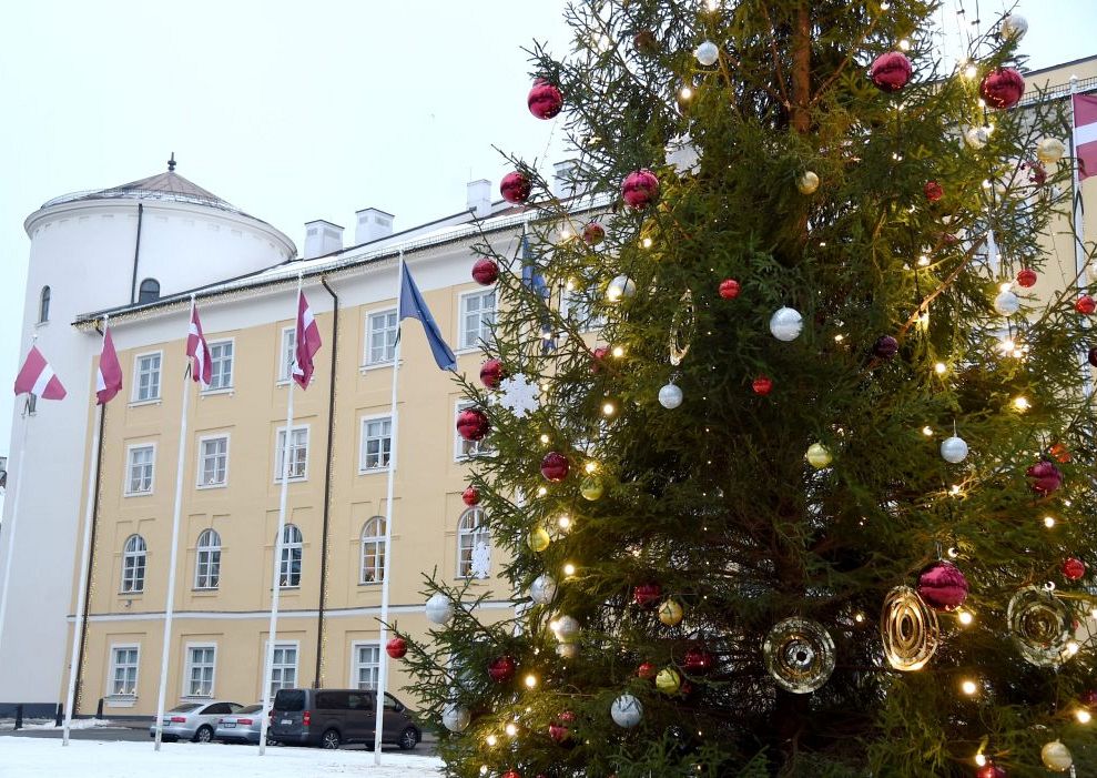 Латвия: президент зажжёт
