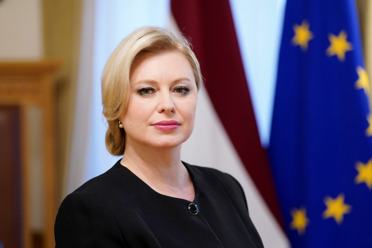 Латвия: КС рассмотрит дела о языках