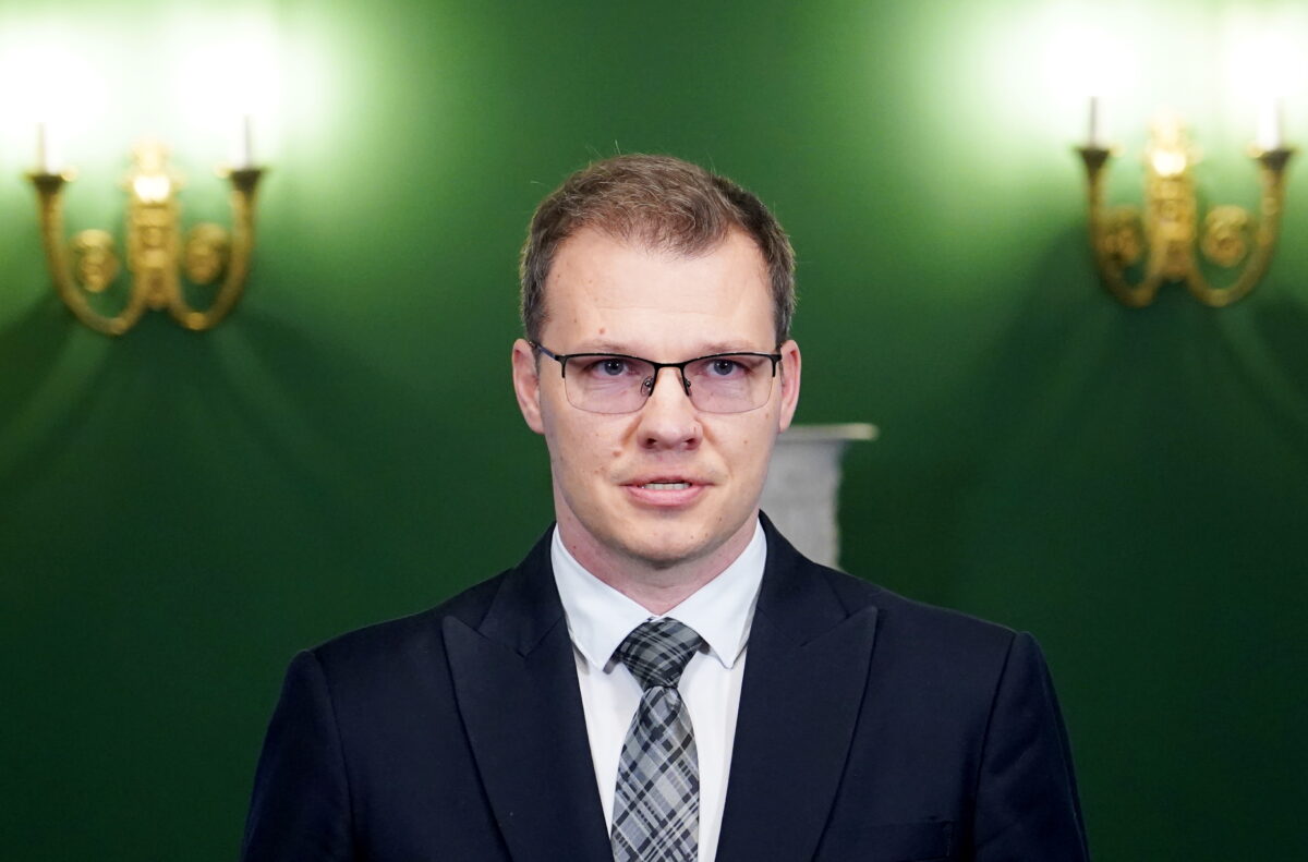 Латвия: правительство почти живо