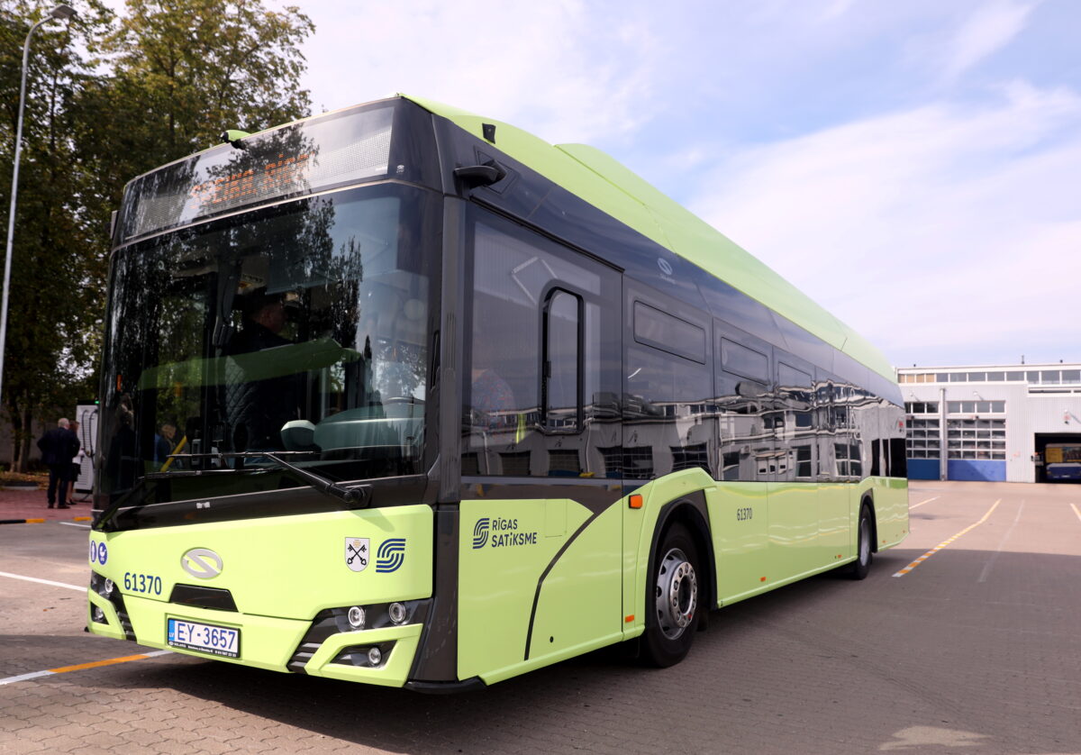 Рига: общественный транспорт меняет расписание