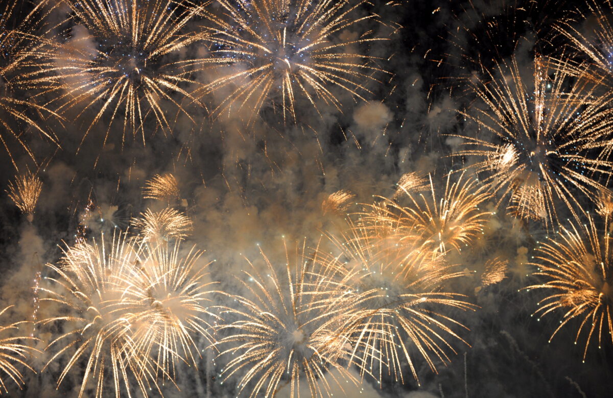 Рига: а не запретить ли нам вообще Новый год в свободной и демократической стране?