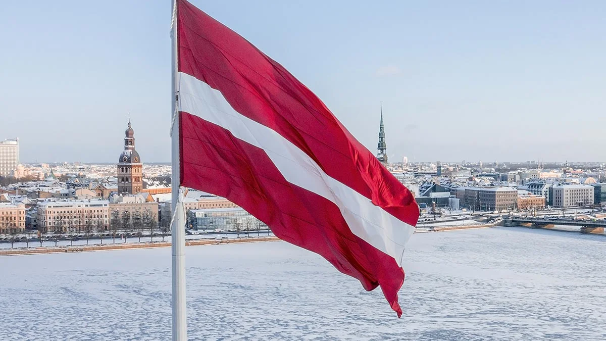 Латвия: а нас всё равно 1 800 000!