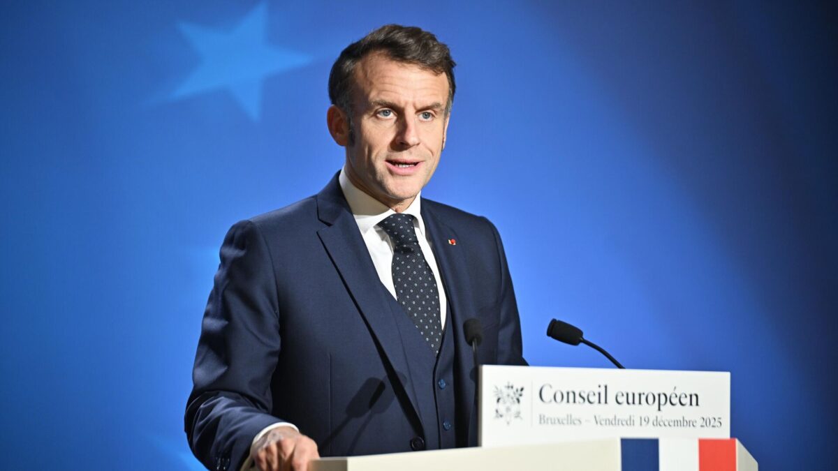 Франция: Макрон опять просится к Путину