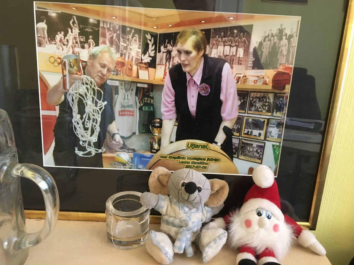 Латвия: дыры — чужие, продаём — своё…