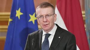 Латвия: Ринкевич летит в объятия Макрона