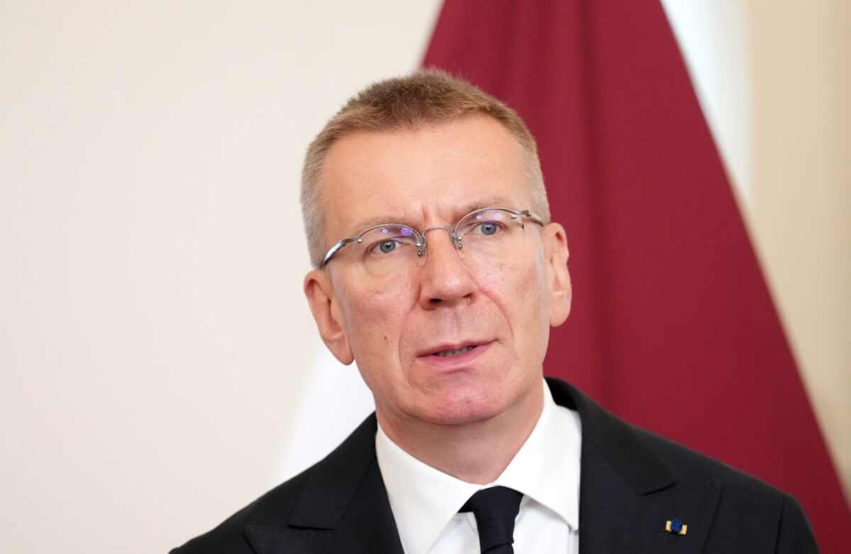 Латвия: Ринкевичу интересно дело Эпштейна