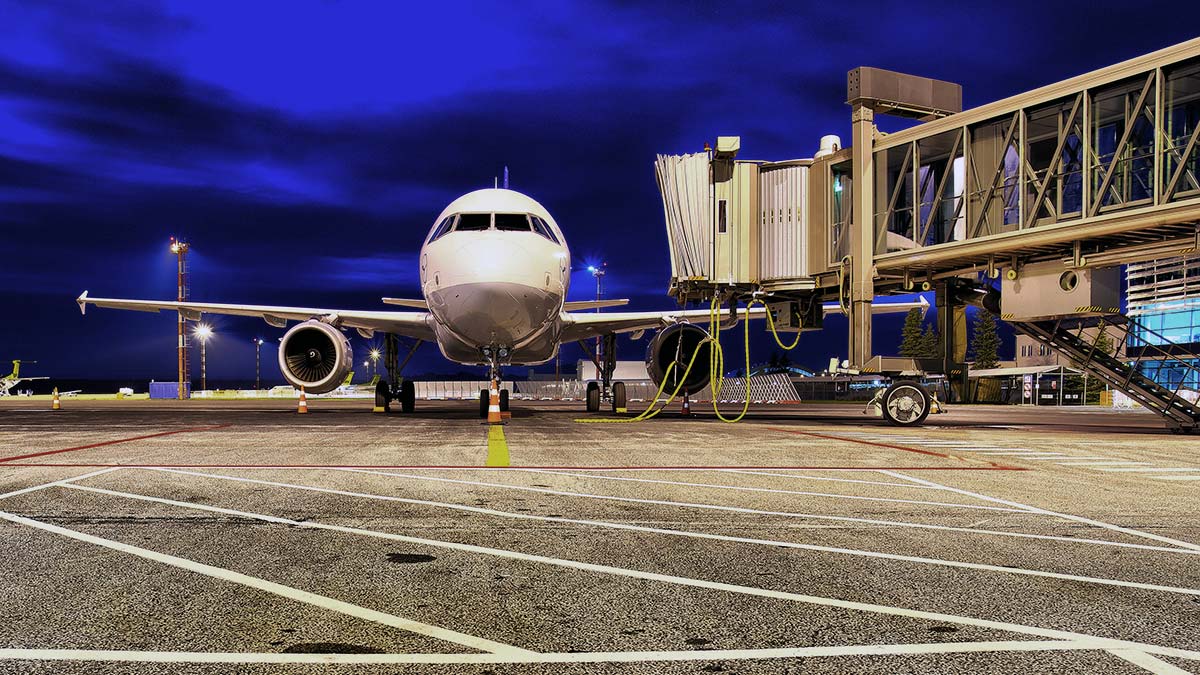 Латвия: запрет на ночные полеты продлили