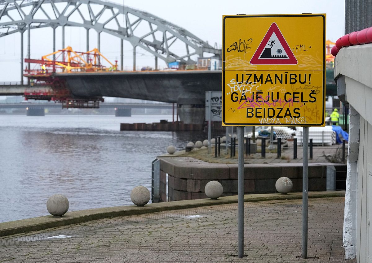 Латвия: чиновники под это заточены