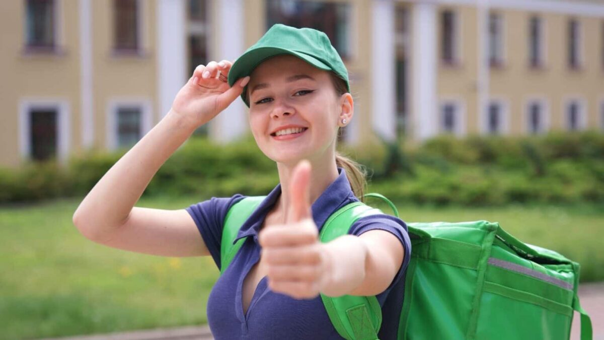 Латвия: работодатели могут начать зазывать школьников