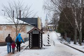 Латвия: подайте хоть немного городку на границе…