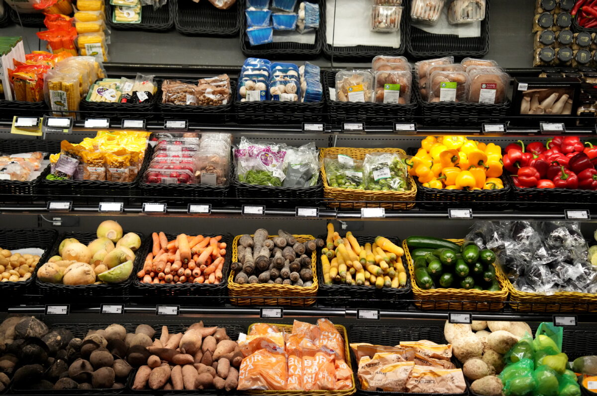 Латвия: инфляция якобы снижается, но это пока, это без учета фактора Ирана…