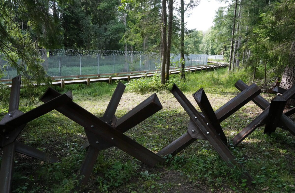 Латвия: средства контрмобильности на границе