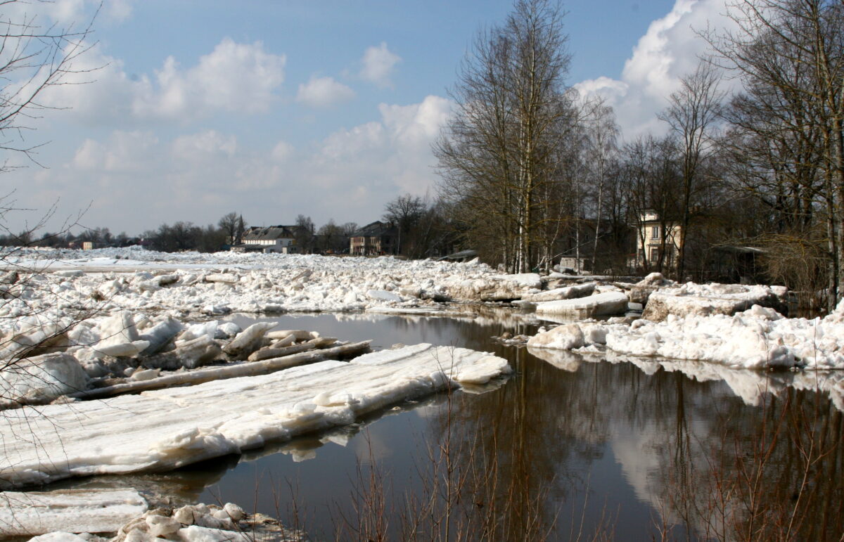 Латвия: ледоход на Даугаве прогнозировать сложно