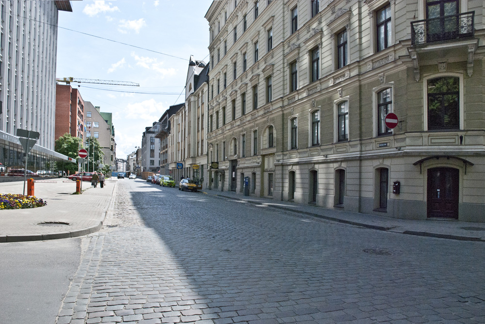 Рига: участок улицы Дзирнаву в центре закроют почти на четыре месяца