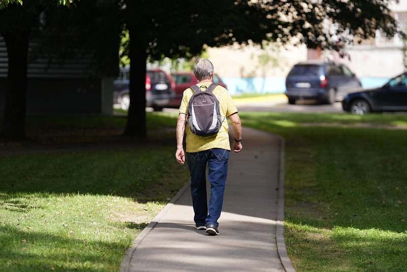 Латвия: сениоры, не сидите дома!