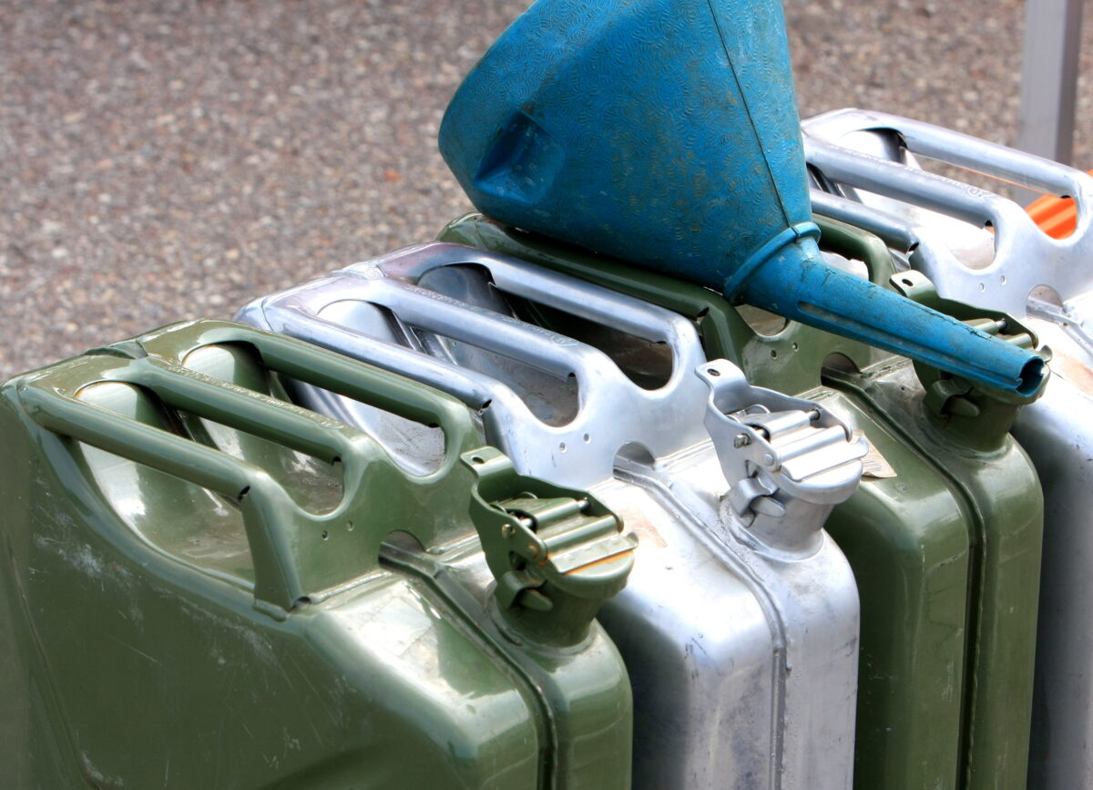 Латвия: цены на топливо не снизятся сразу