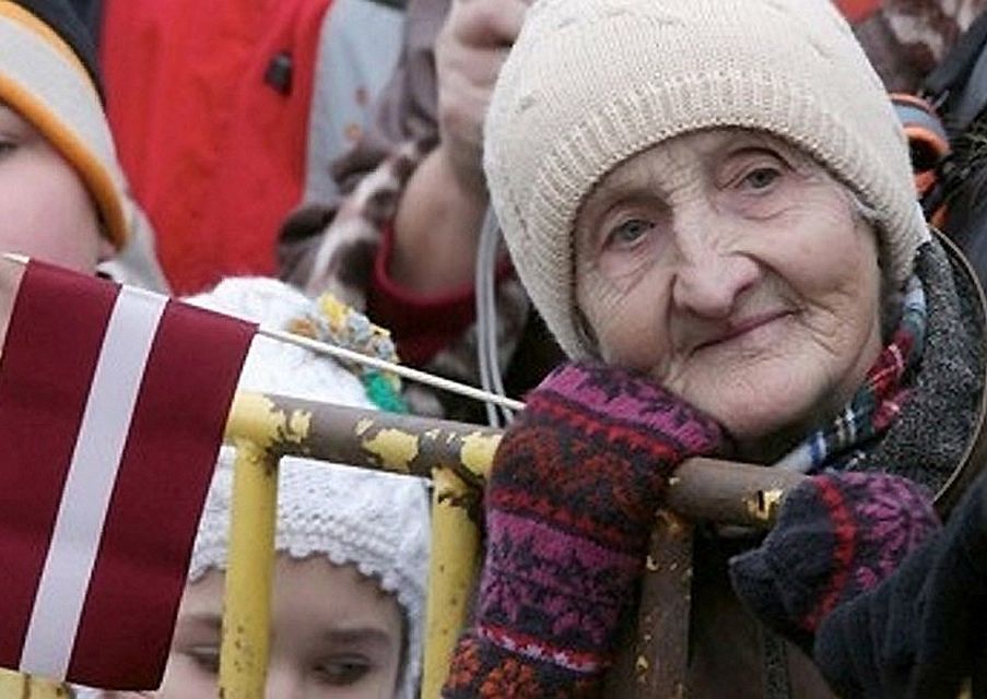 Латвия: кого можно считать иждивенцем