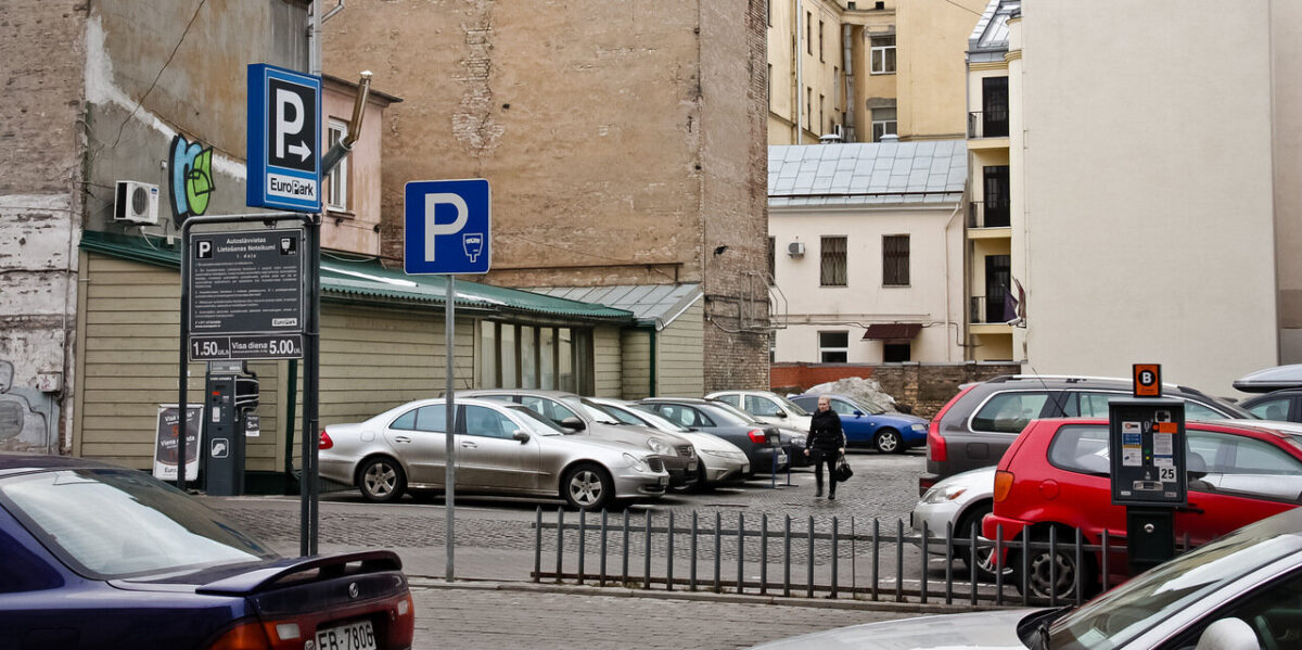 Рига: дума повысит тарифы на парковках
