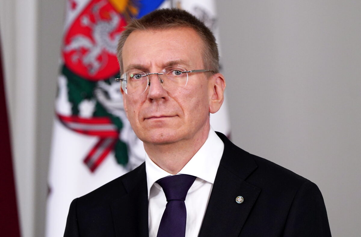 Латвия: пришло время профессионалов?