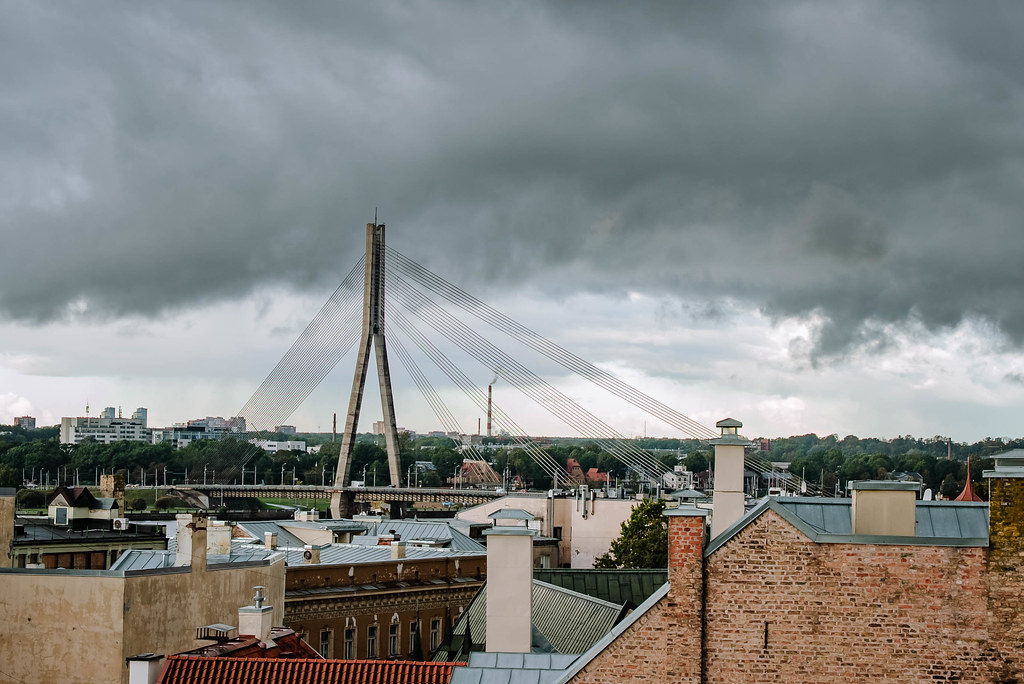 Как не пострадать во время грозы?