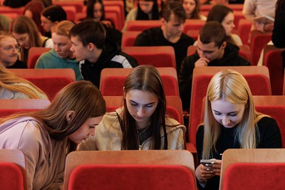 Латвия: школьникам разрешат исправлять оценки