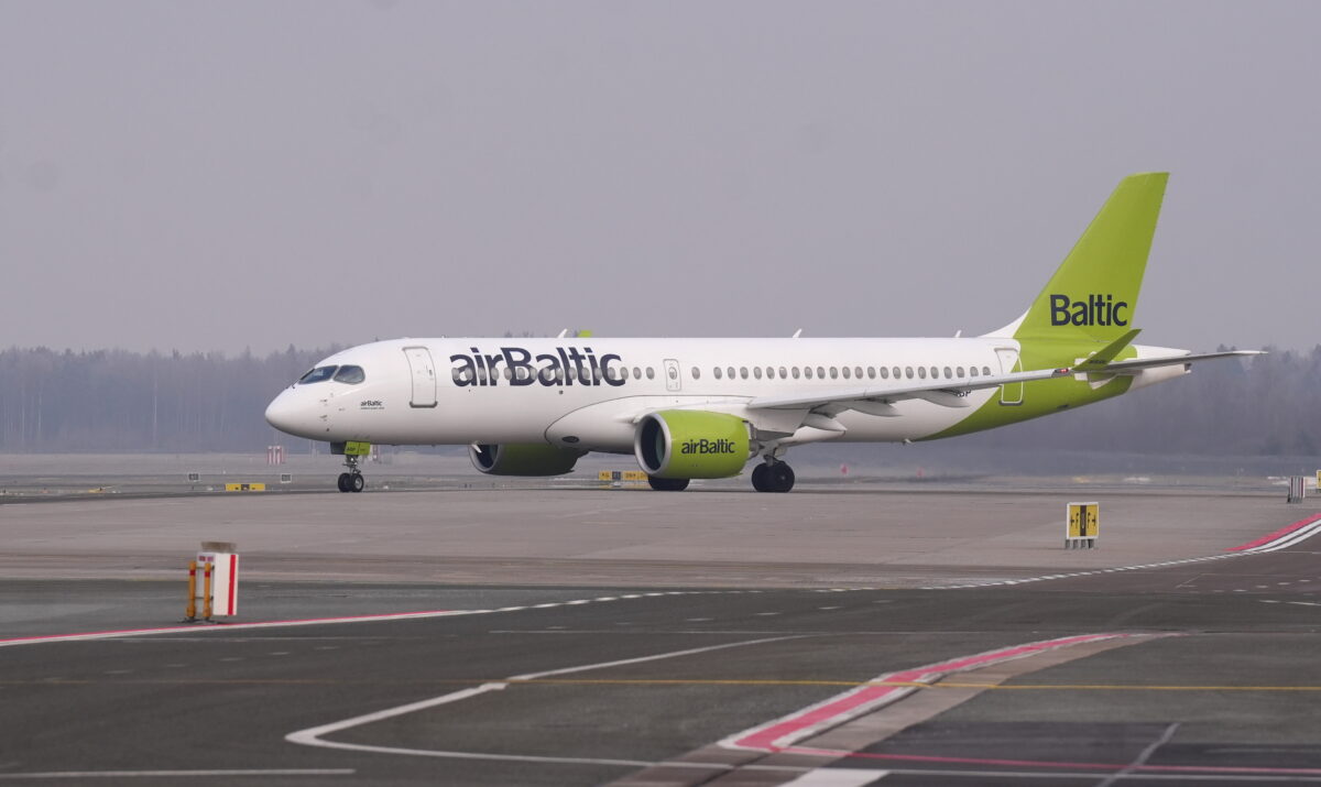 Латвия: airBaltic закрывает маршруты