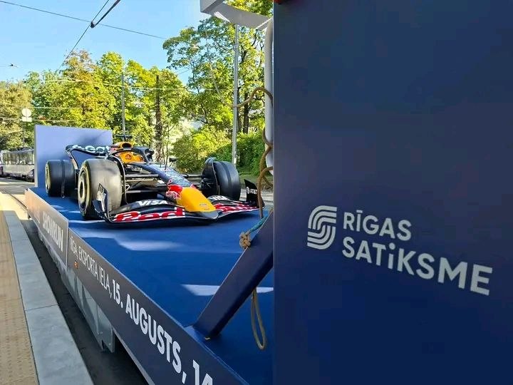 Латвия: по улицам спорткар водили