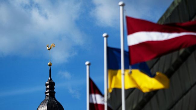 Латвия: пей, чтобы поддержать хлопцев
