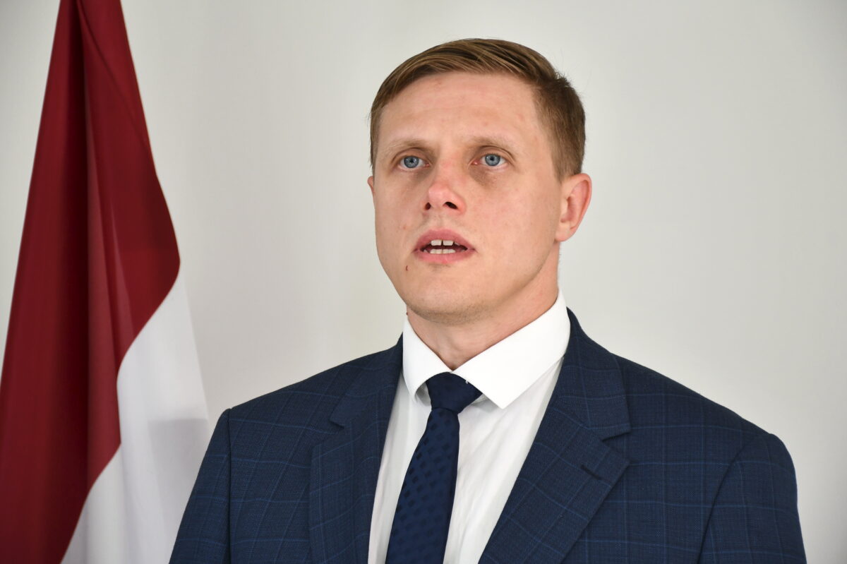 Латвия: Домбрава хвастается – а что ещё ему делать перед выборами?