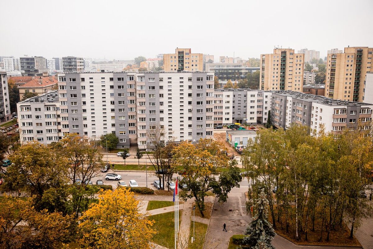 Латвия: VNĪ бросает жилищную программу