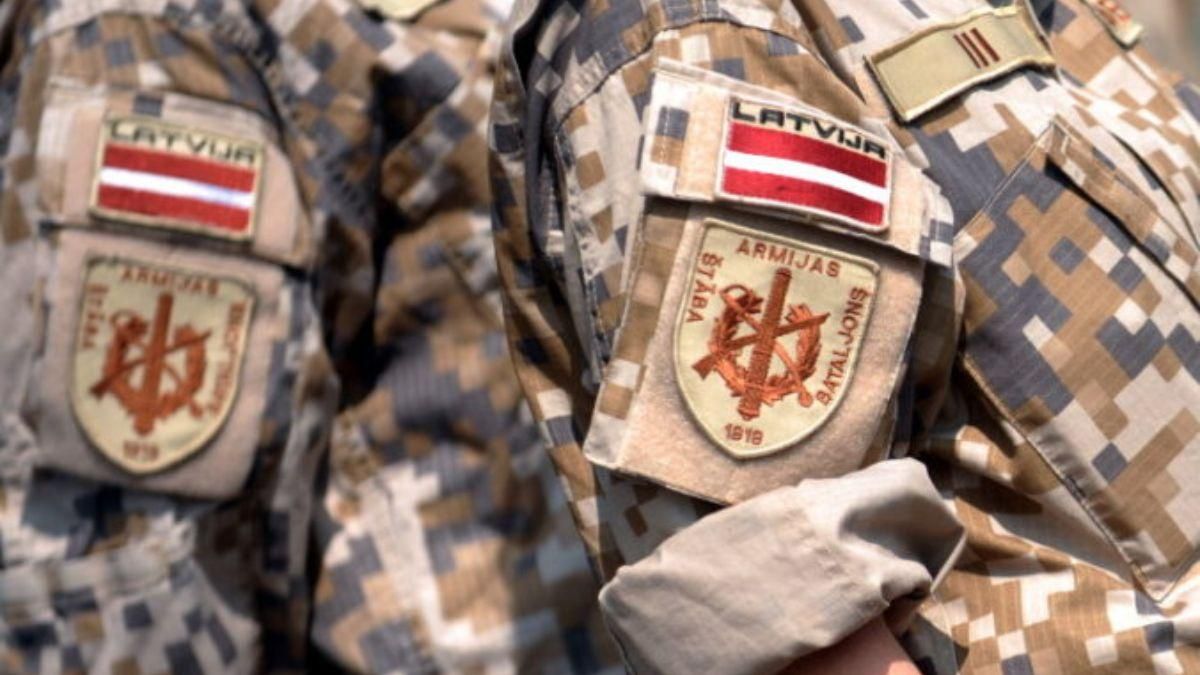 Латвия: что, опять как в СССР — добровольно-принудительно?