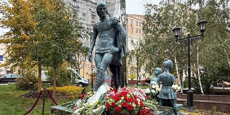 Легенде балета открыли памятник