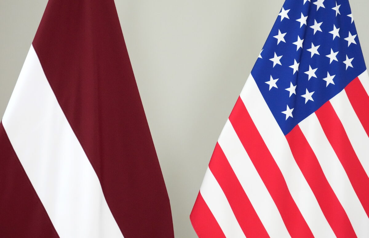 Балтия: США, дай денег!