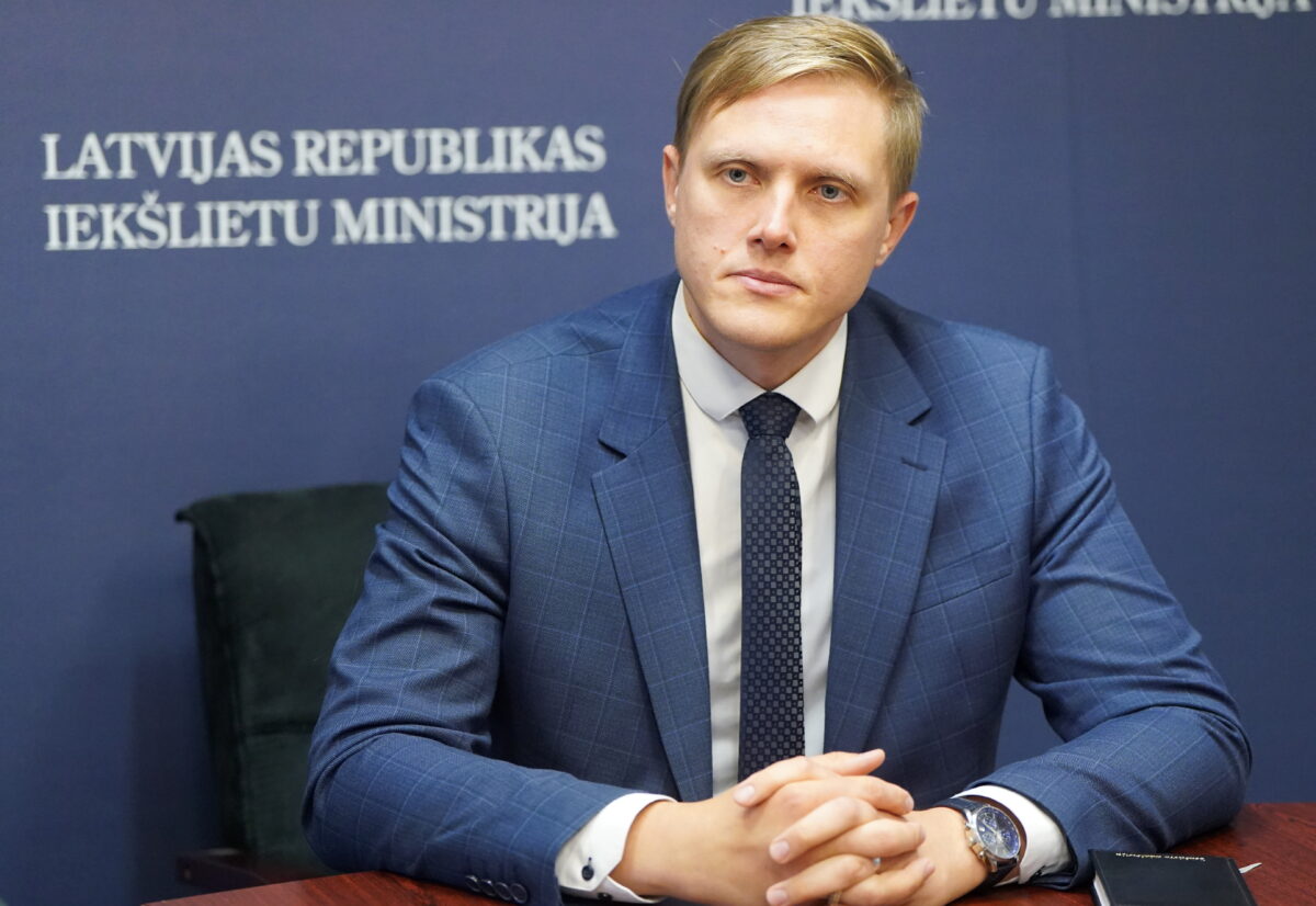 Латвия: Домбраву никто не хочет